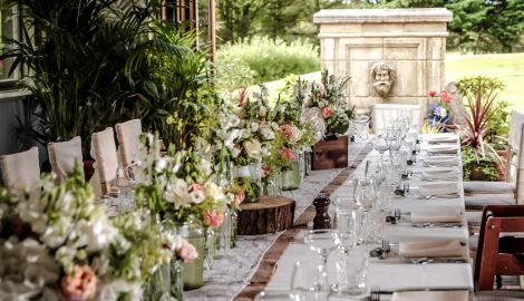 glass-house-table_1055635853