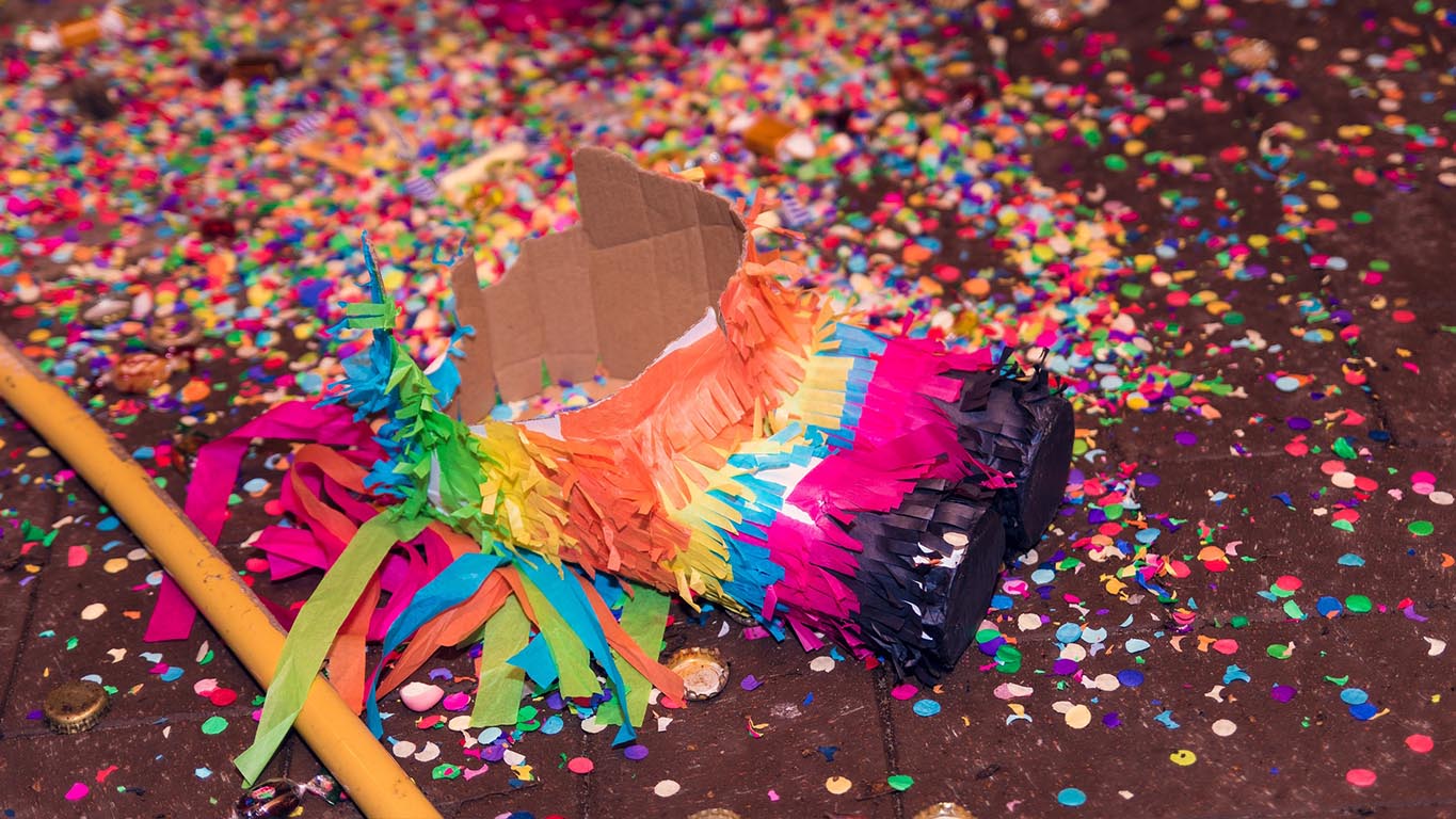 GUESTBOOK PIÑATA